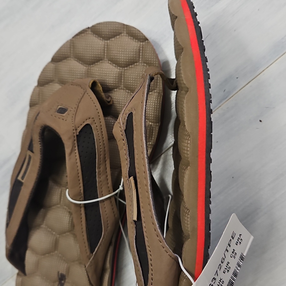 Men's Size 11 Tan Foam Sketchers Flip Flops NWT - Picture 2 of 7